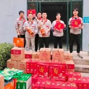 Company gives mid-autumn benefits to staff